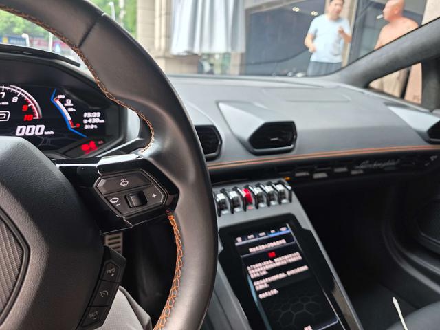 Lamborghini Huracán 2019 thumb 7