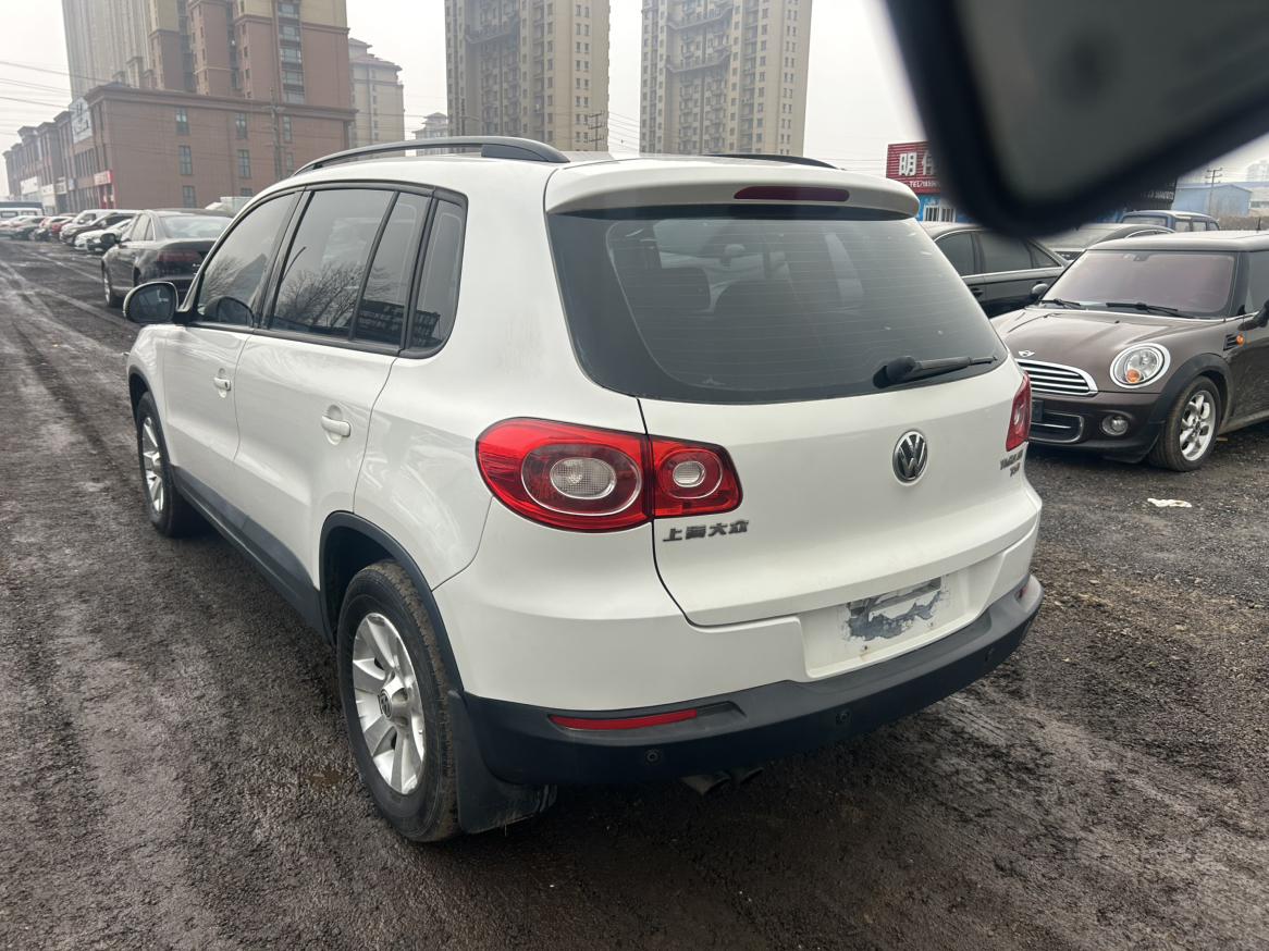 Volkswagen Tiguan 2012 thumb 2