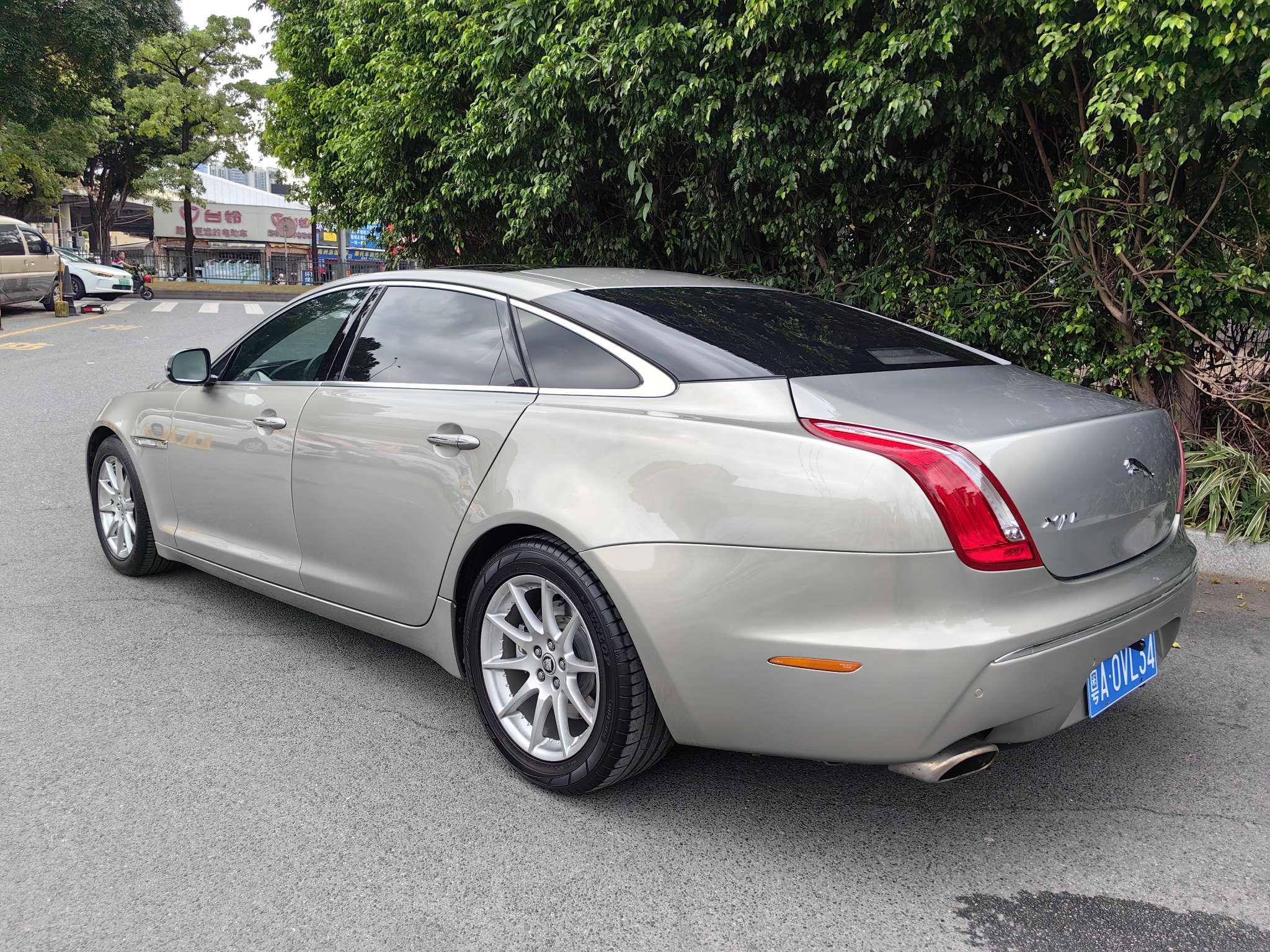Jaguar XJ 2011 thumb 3