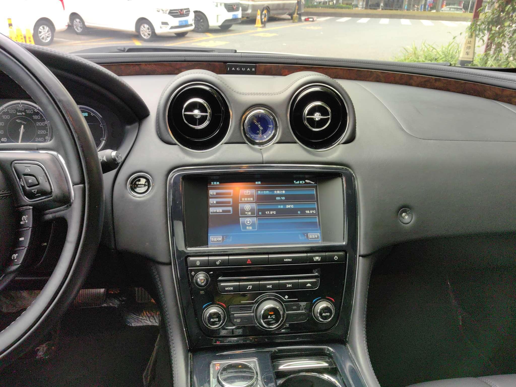 Jaguar XJ 2011 thumb 8