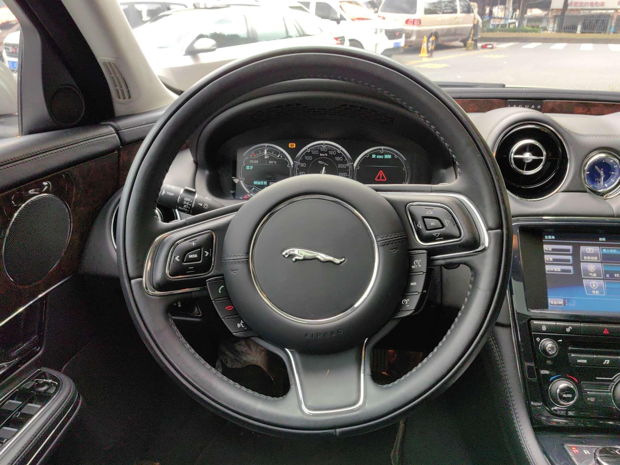Jaguar XJ 2011 thumb 9
