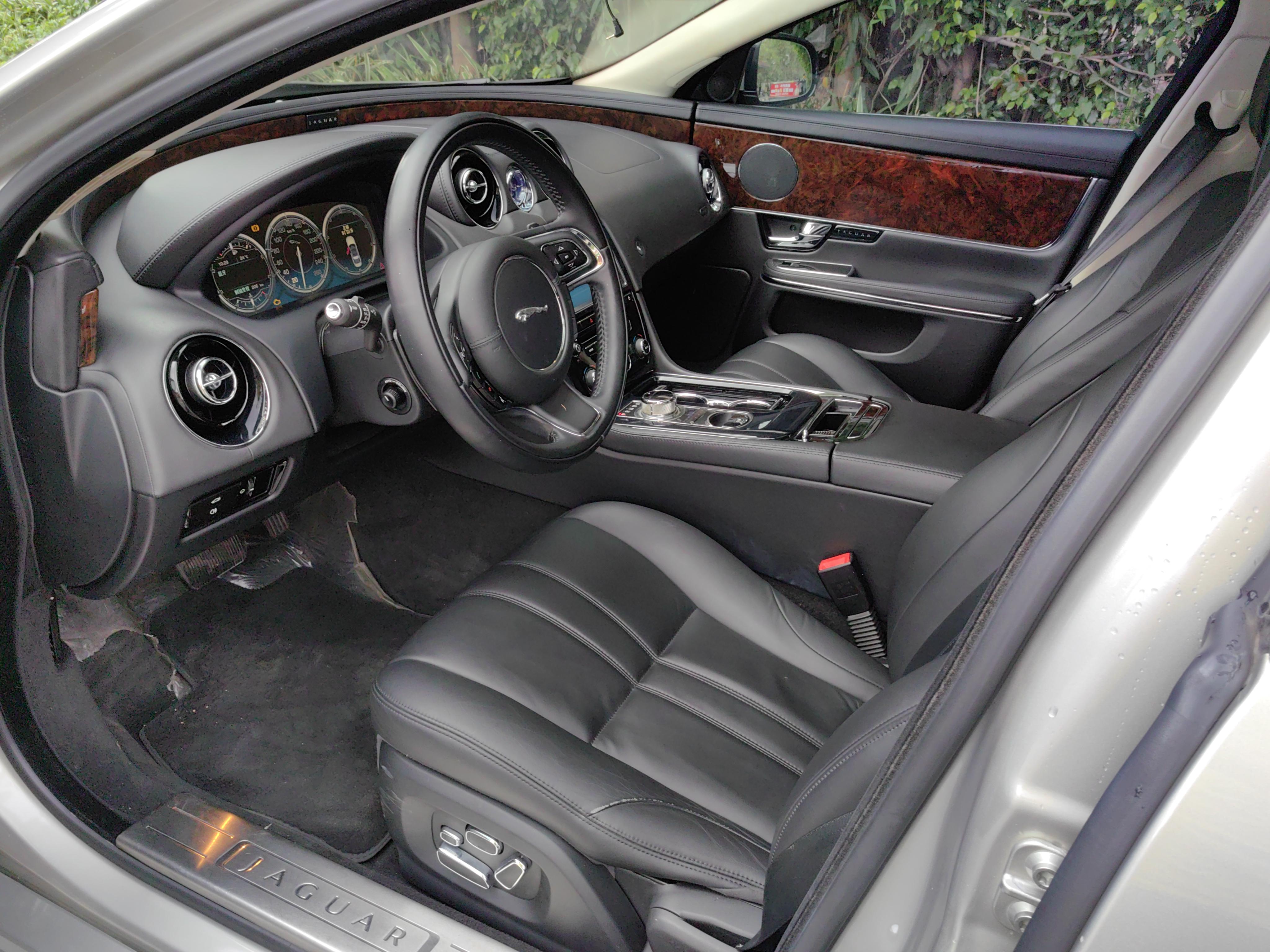Jaguar XJ 2011 thumb 11