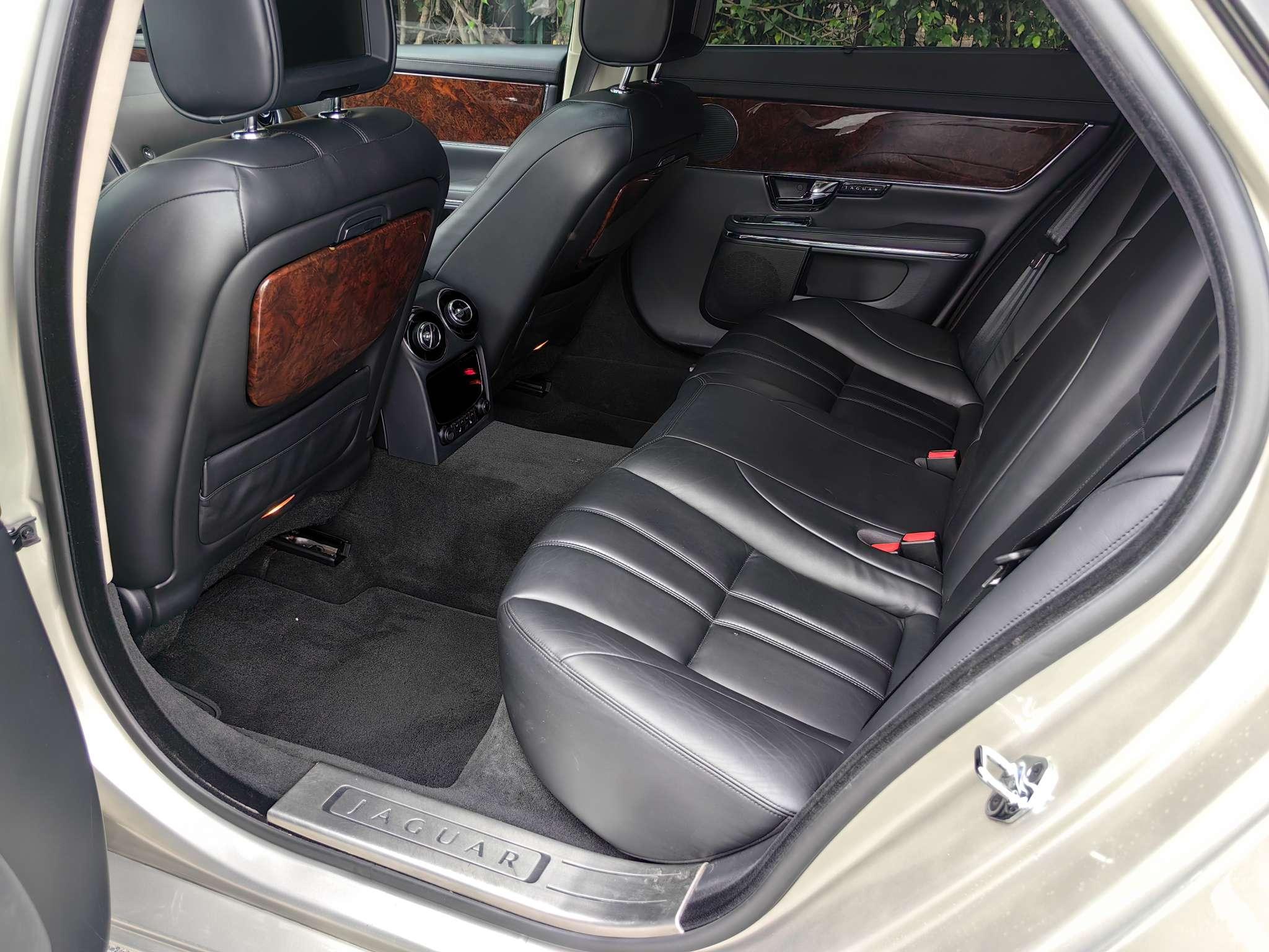 Jaguar XJ 2011 thumb 12