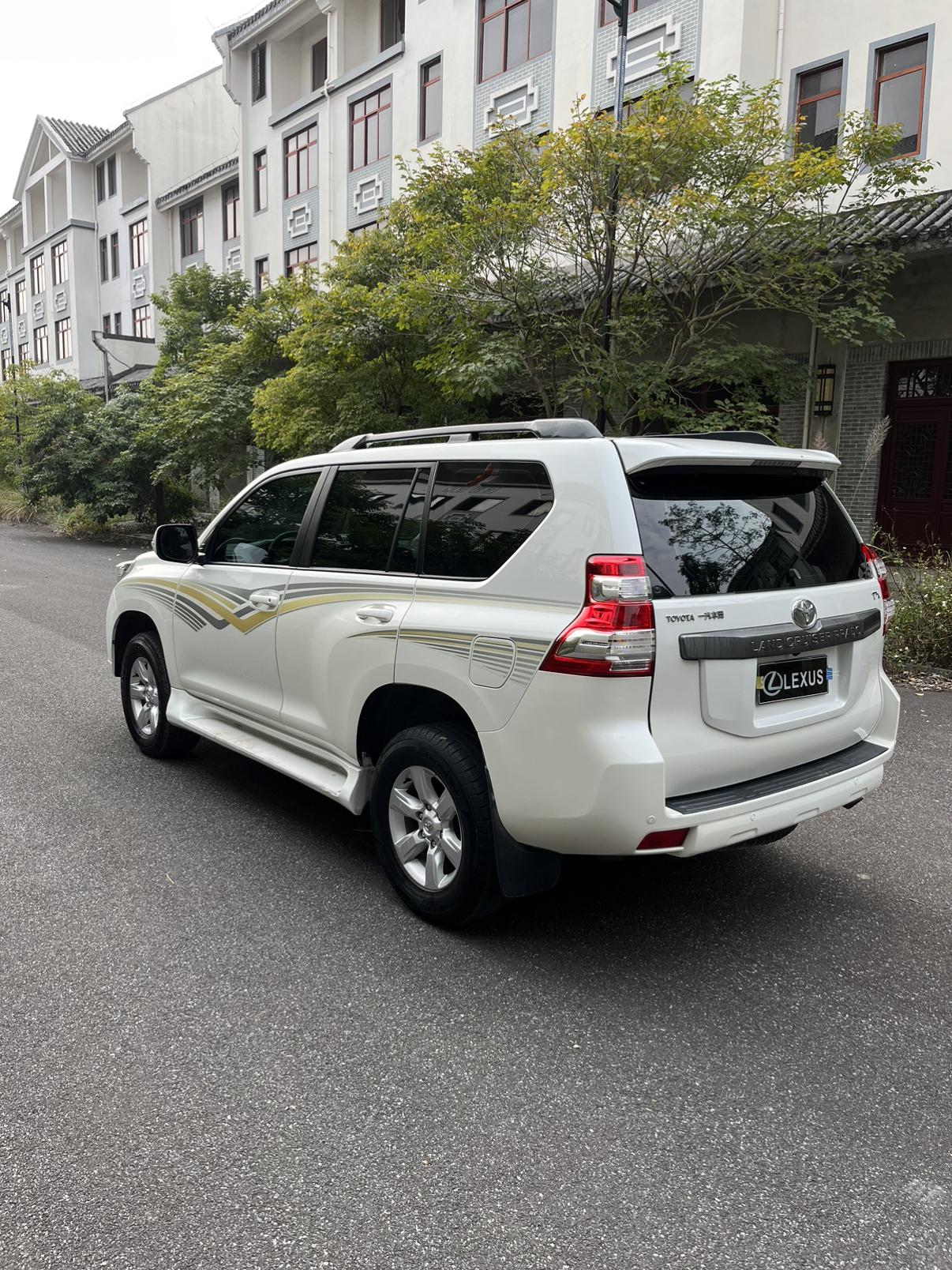 Toyota Land Cruiser Prado 2016 thumb 2