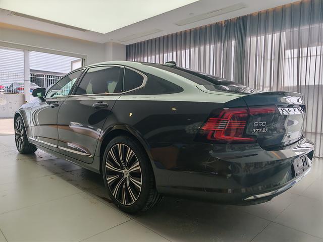 Volvo S90 2025 thumb 12
