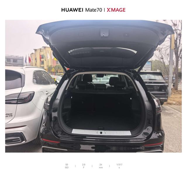 Hongqi HS5 2023 thumb 2