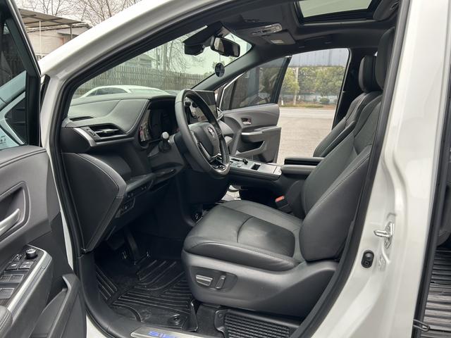 Toyota Sienna 2021 thumb 2