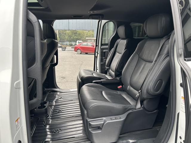 Toyota Sienna 2021 thumb 3