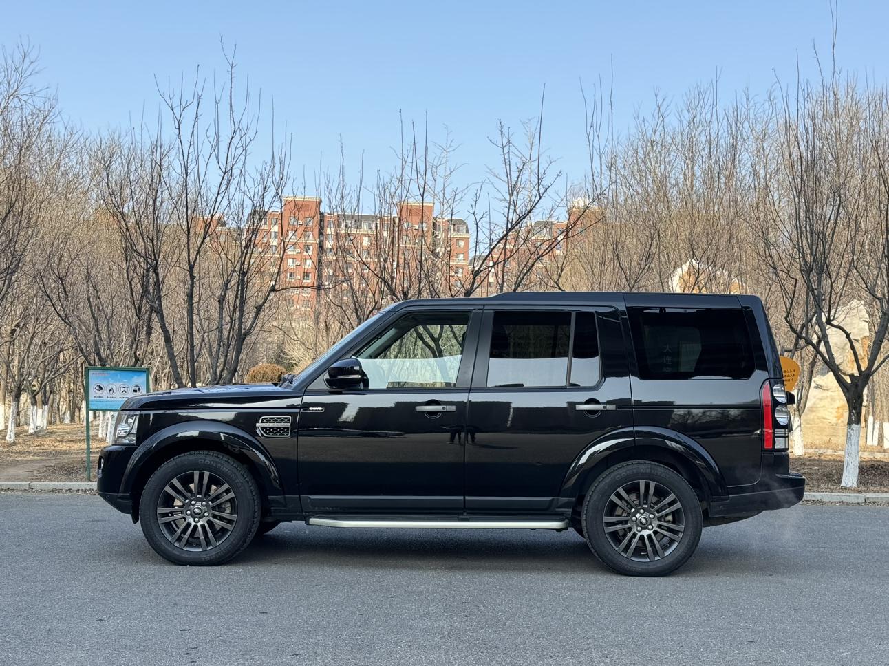 Land Rover Discovery 2016 thumb 2