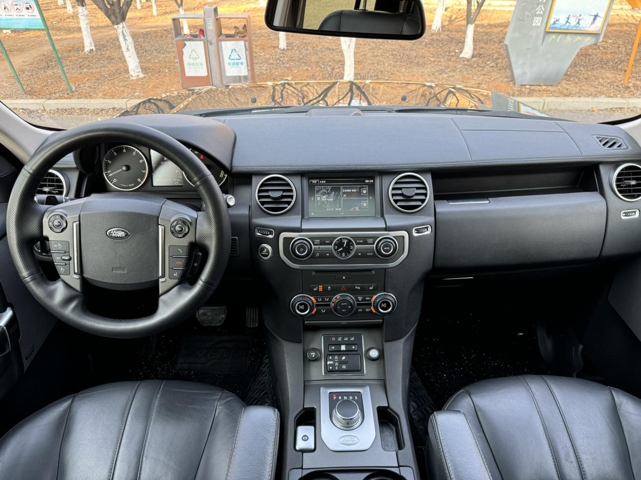 Land Rover Discovery 2016 thumb 12