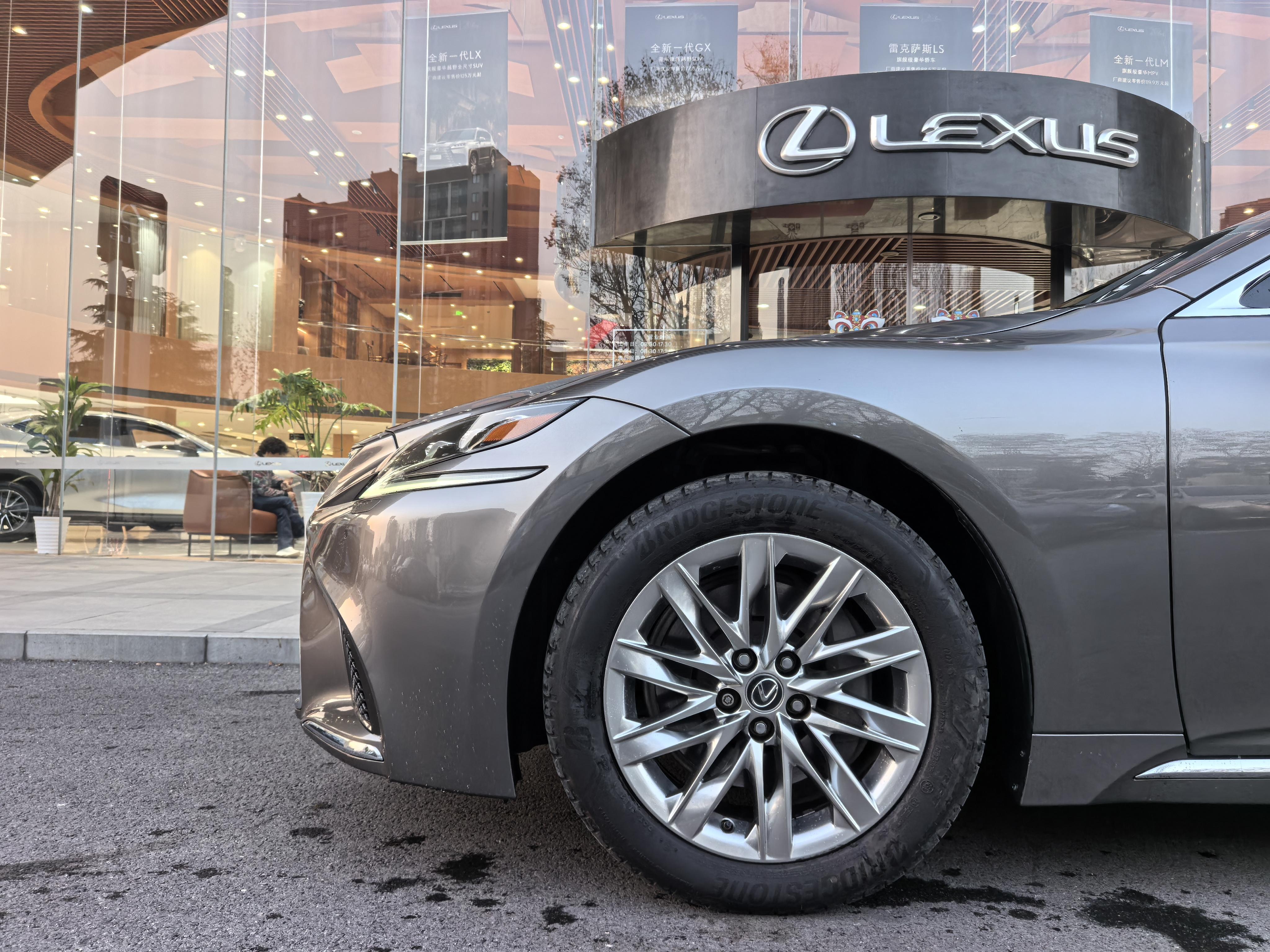 Lexus LS 2020 thumb 2