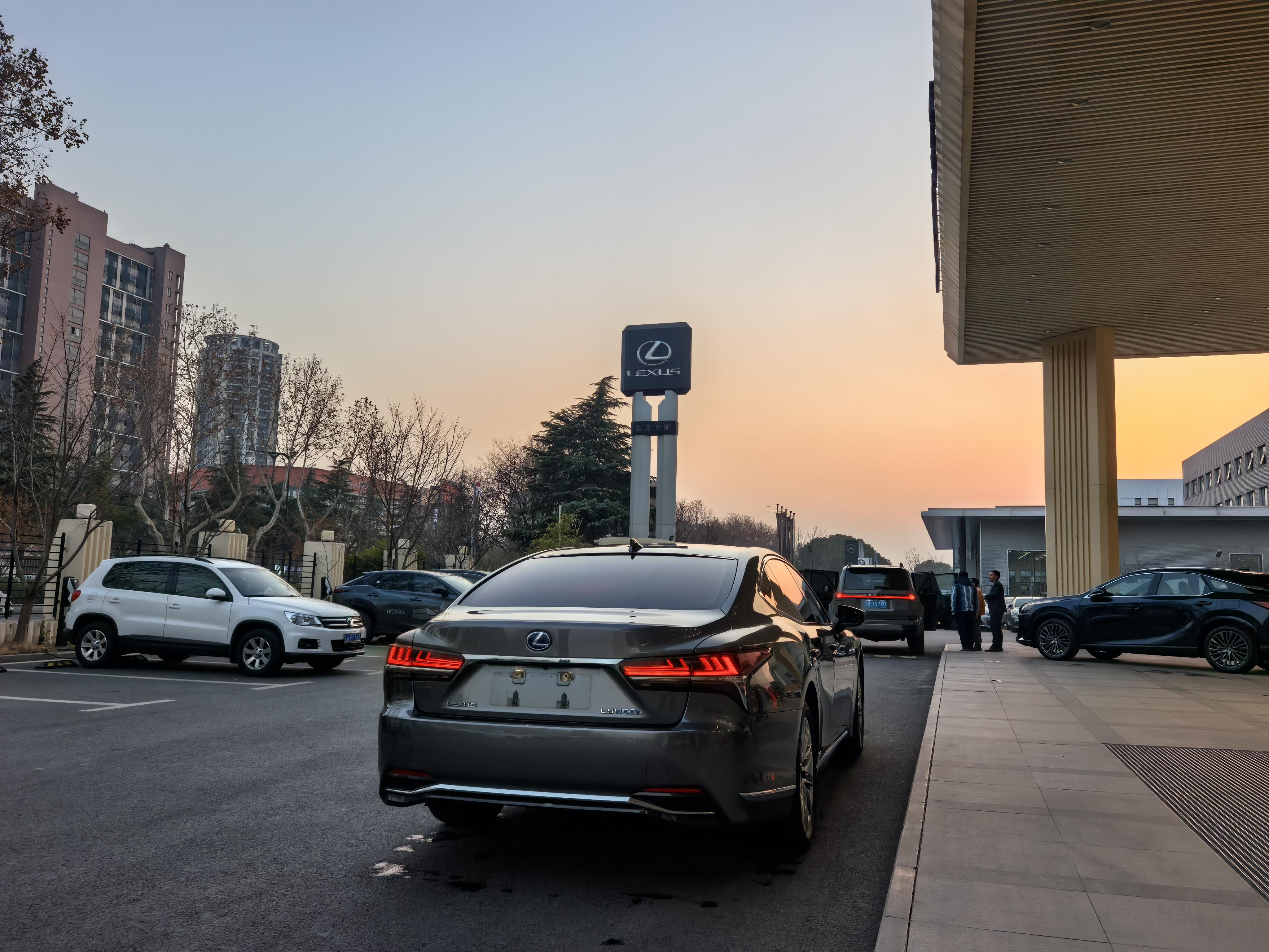 Lexus LS 2020 thumb 5