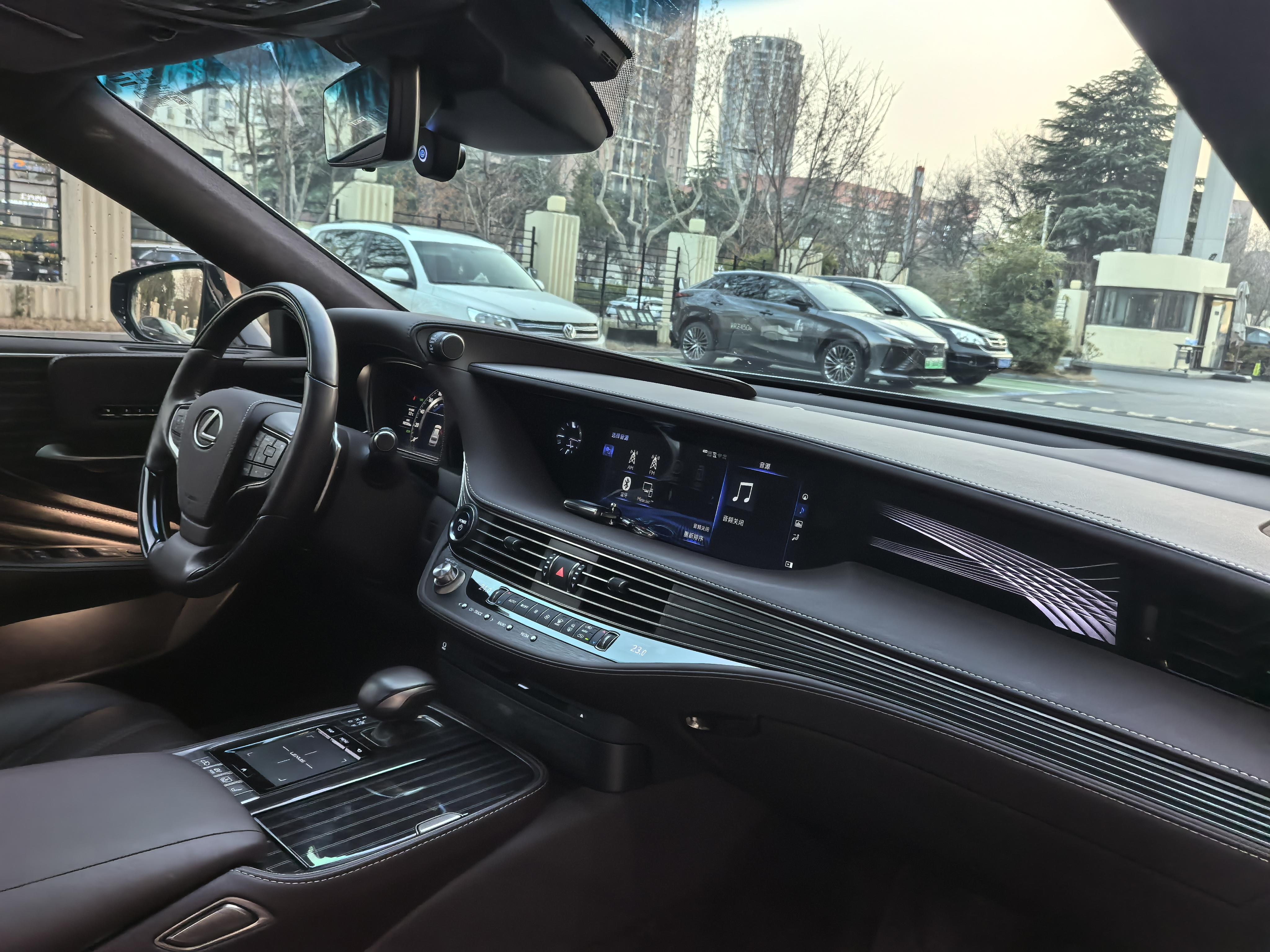 Lexus LS 2020 thumb 9