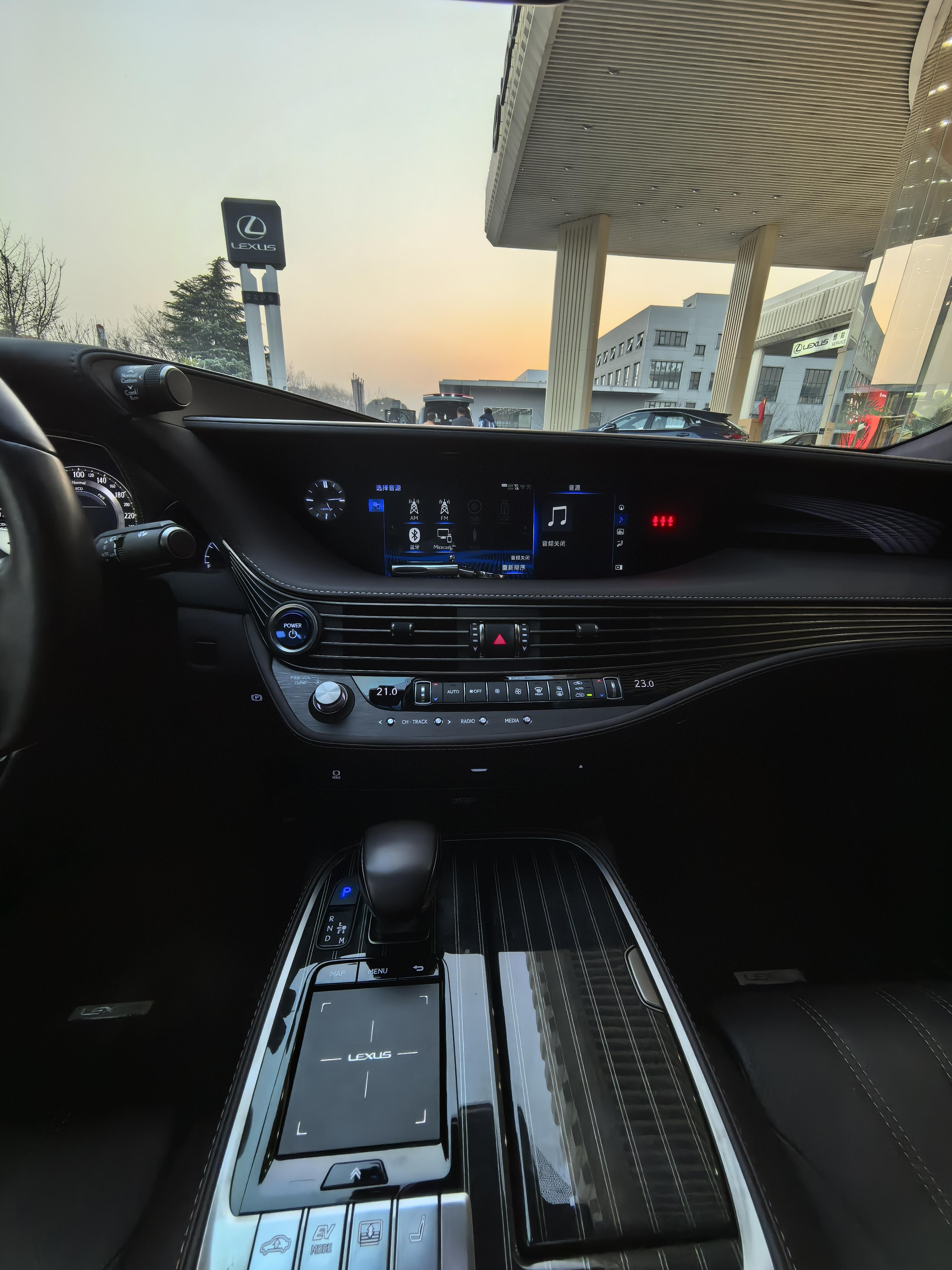 Lexus LS 2020 thumb 10