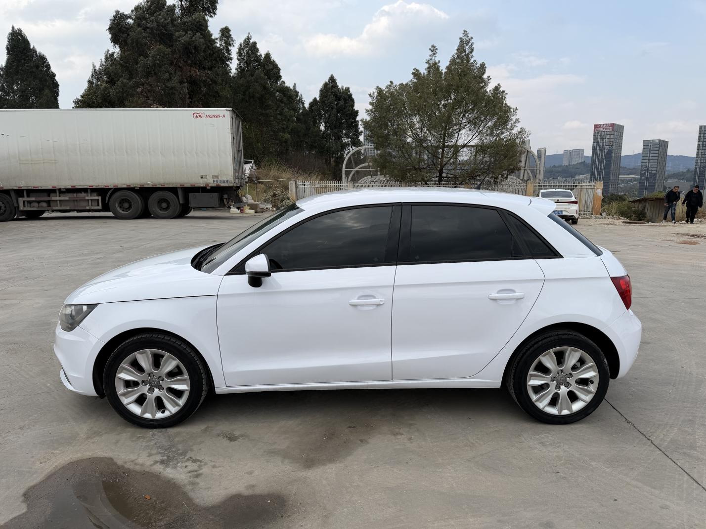 Audi A1 2015 thumb 2