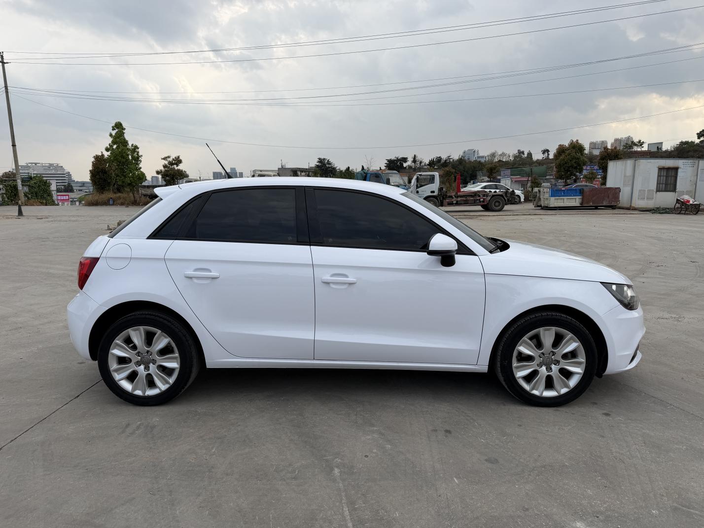 Audi A1 2015 thumb 6