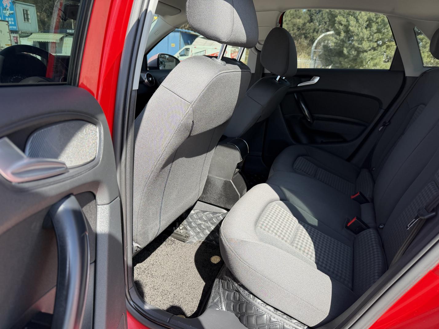 Audi A1 2015 thumb 10