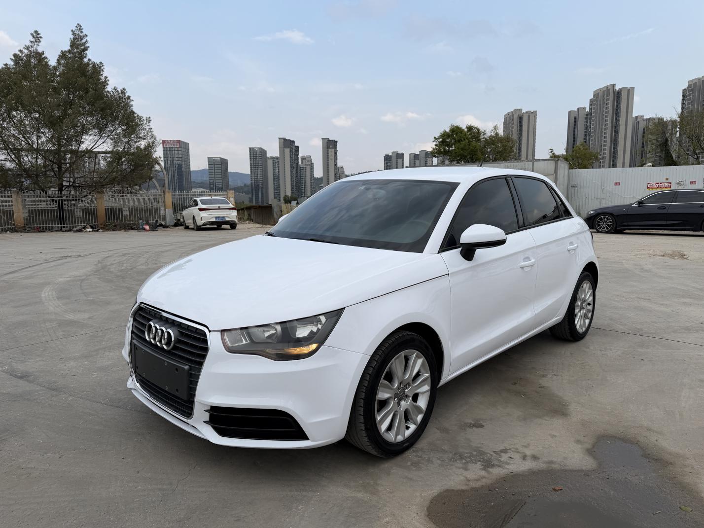 Audi A1 2015 thumb 11