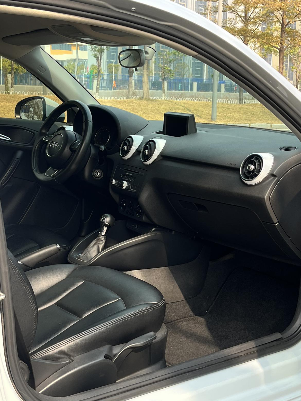 Audi A1 2014 thumb 11