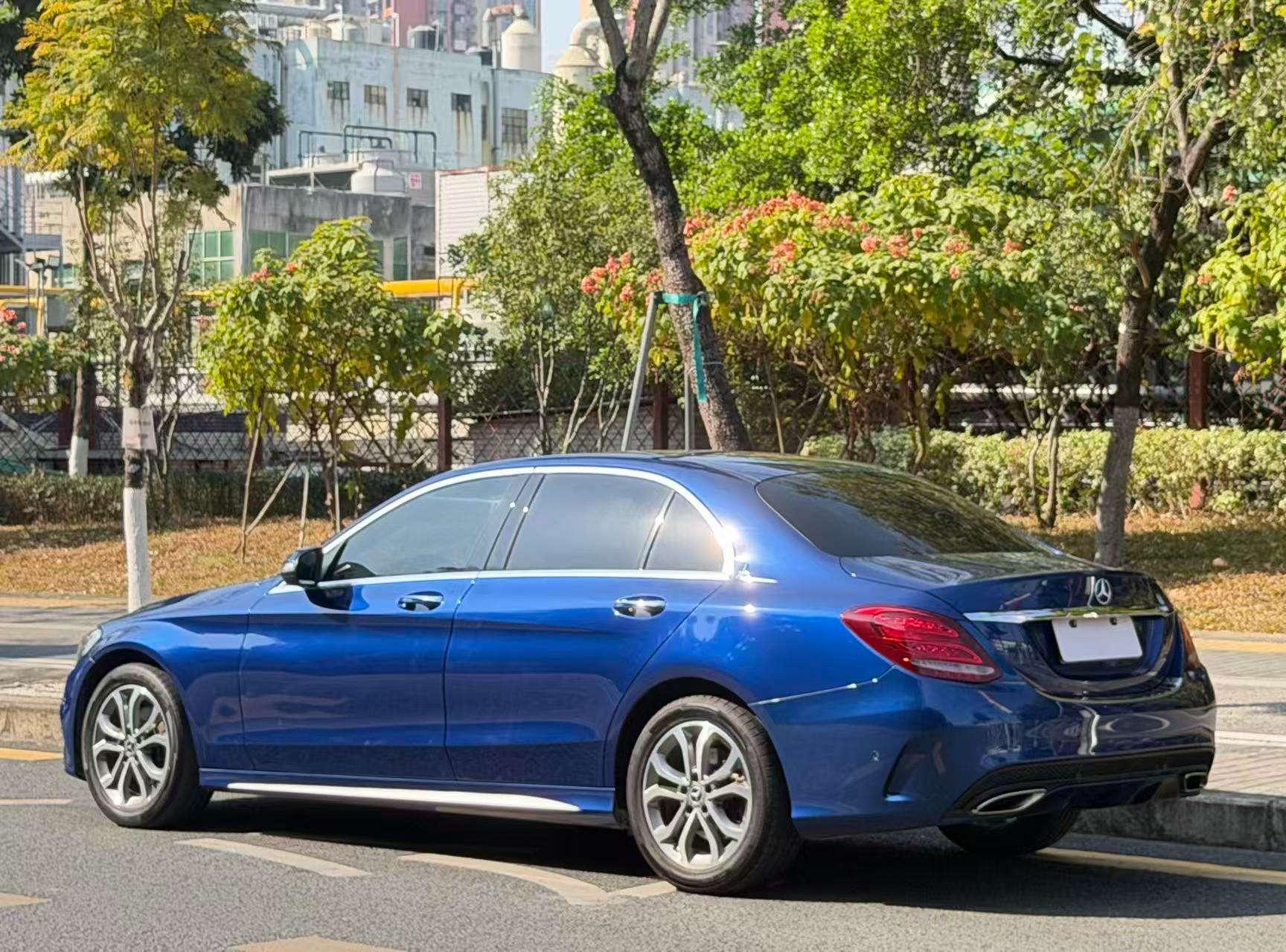 Mercedes-Benz C-Class 2018 thumb 2