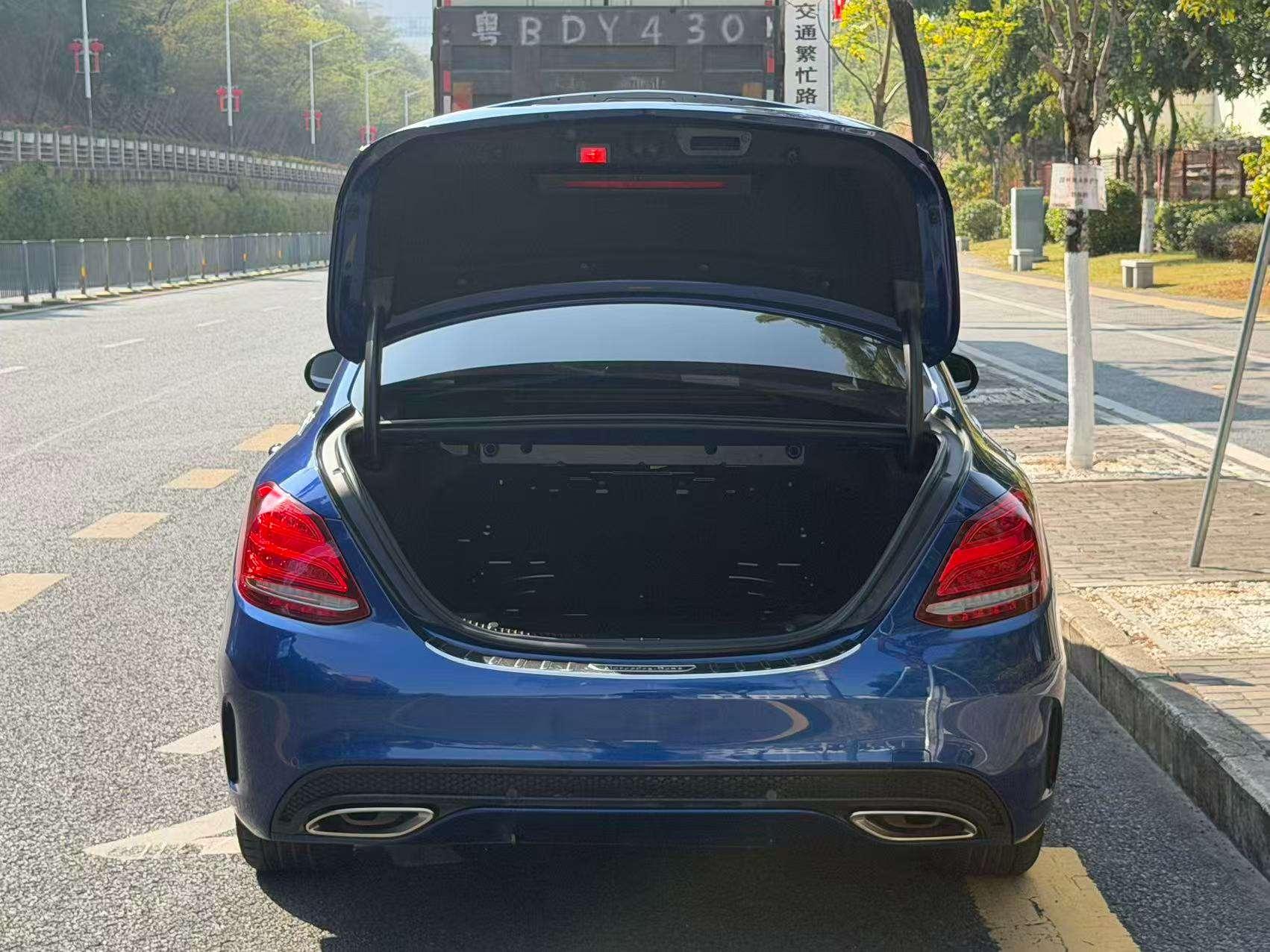 Mercedes-Benz C-Class 2018 thumb 7