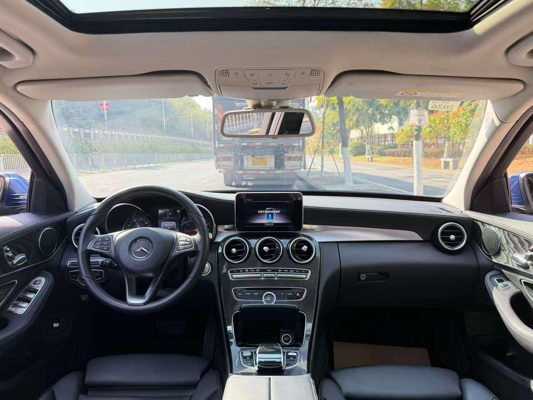 Mercedes-Benz C-Class 2018 thumb 8