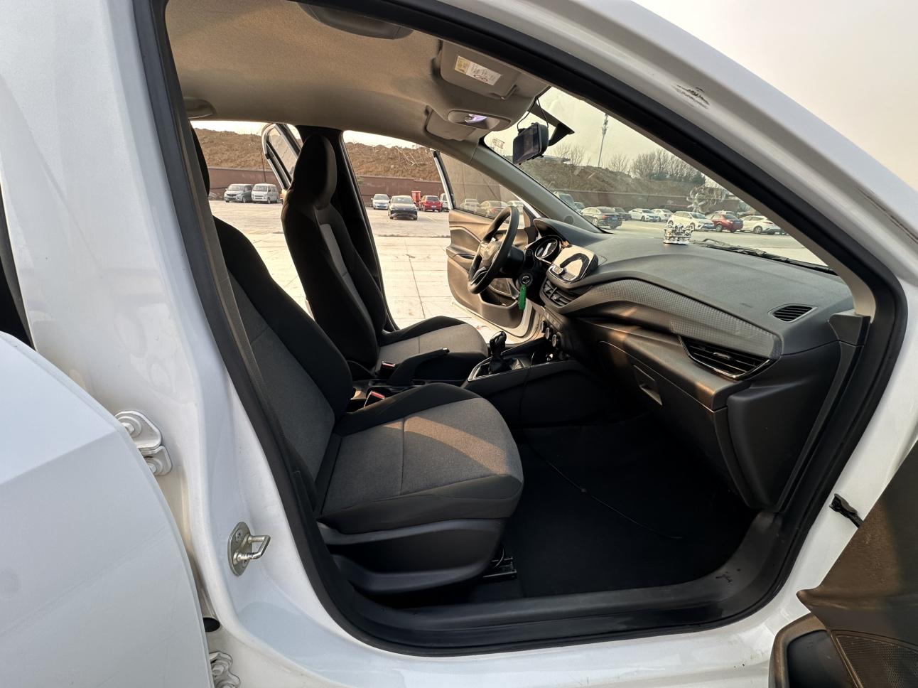 Chevrolet Cavalier 2020 thumb 6