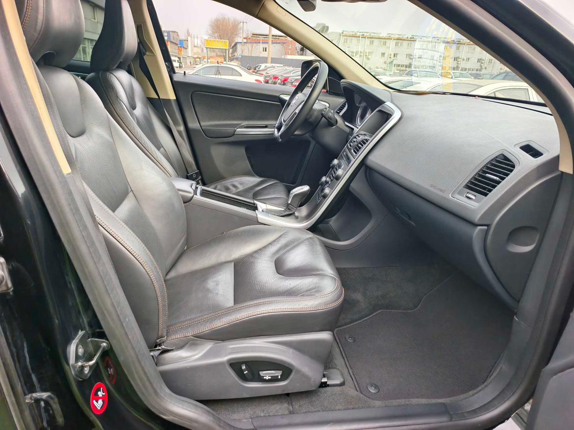 Volvo XC60 2013 thumb 7