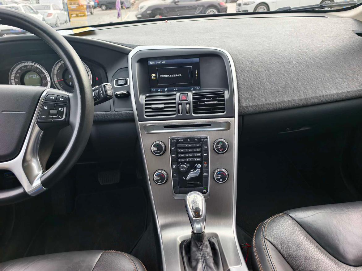 Volvo XC60 2013 thumb 8