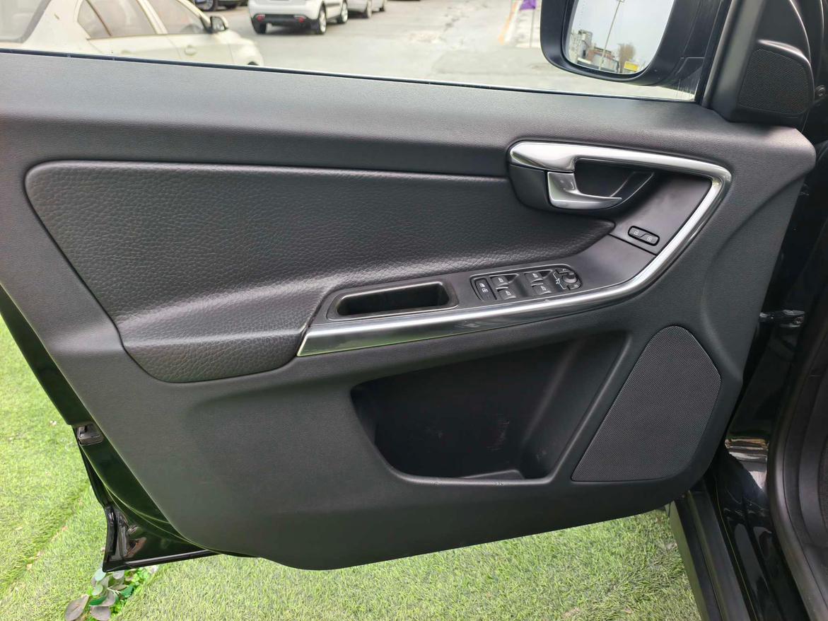 Volvo XC60 2013 thumb 9