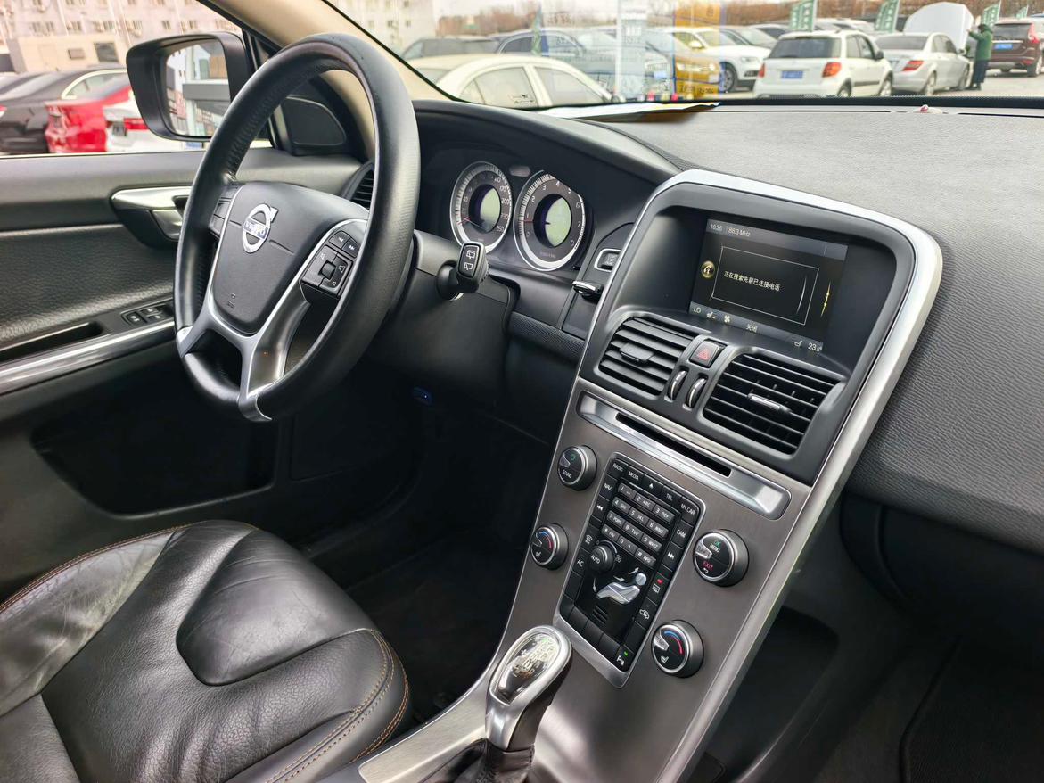 Volvo XC60 2013 thumb 12