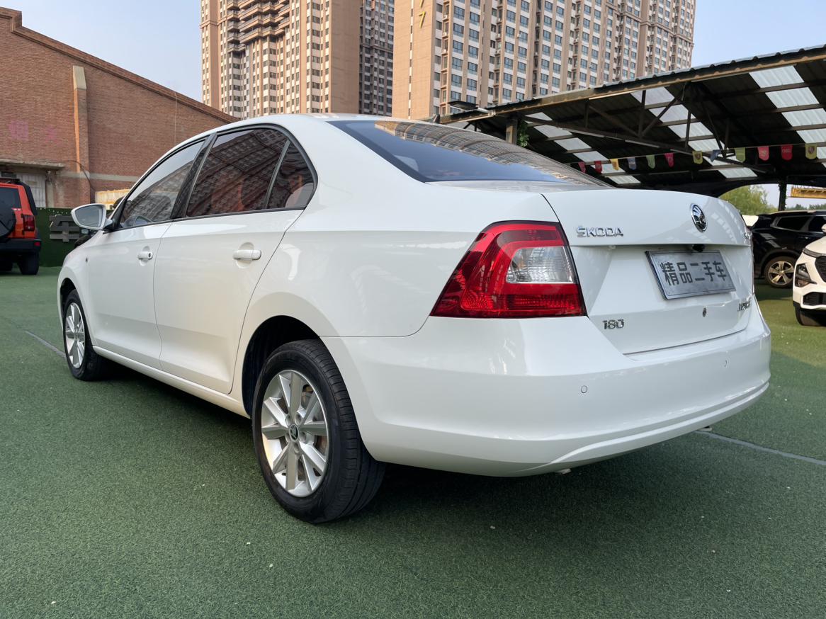 Skoda Rapid 2017 thumb 3
