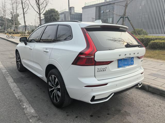 Volvo XC60 2025 thumb 2