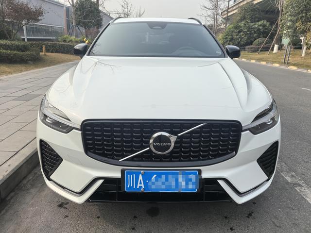 Volvo XC60 2025 thumb 3