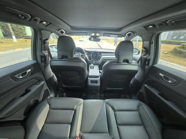 Volvo XC60 2025 thumb 12