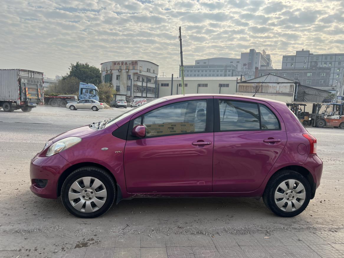 Toyota Yaris 2012 thumb 2