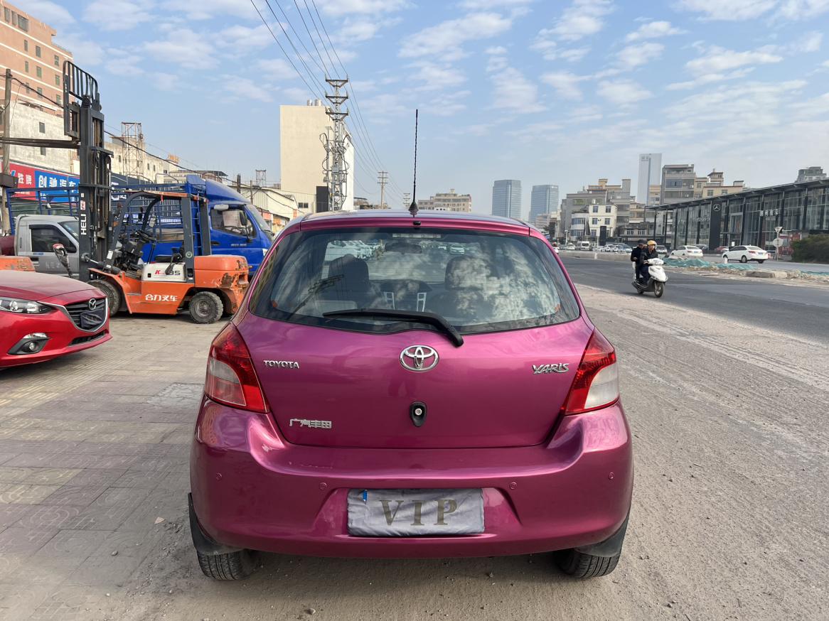 Toyota Yaris 2012 thumb 4