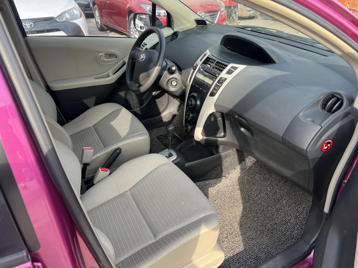 Toyota Yaris 2012 thumb 6