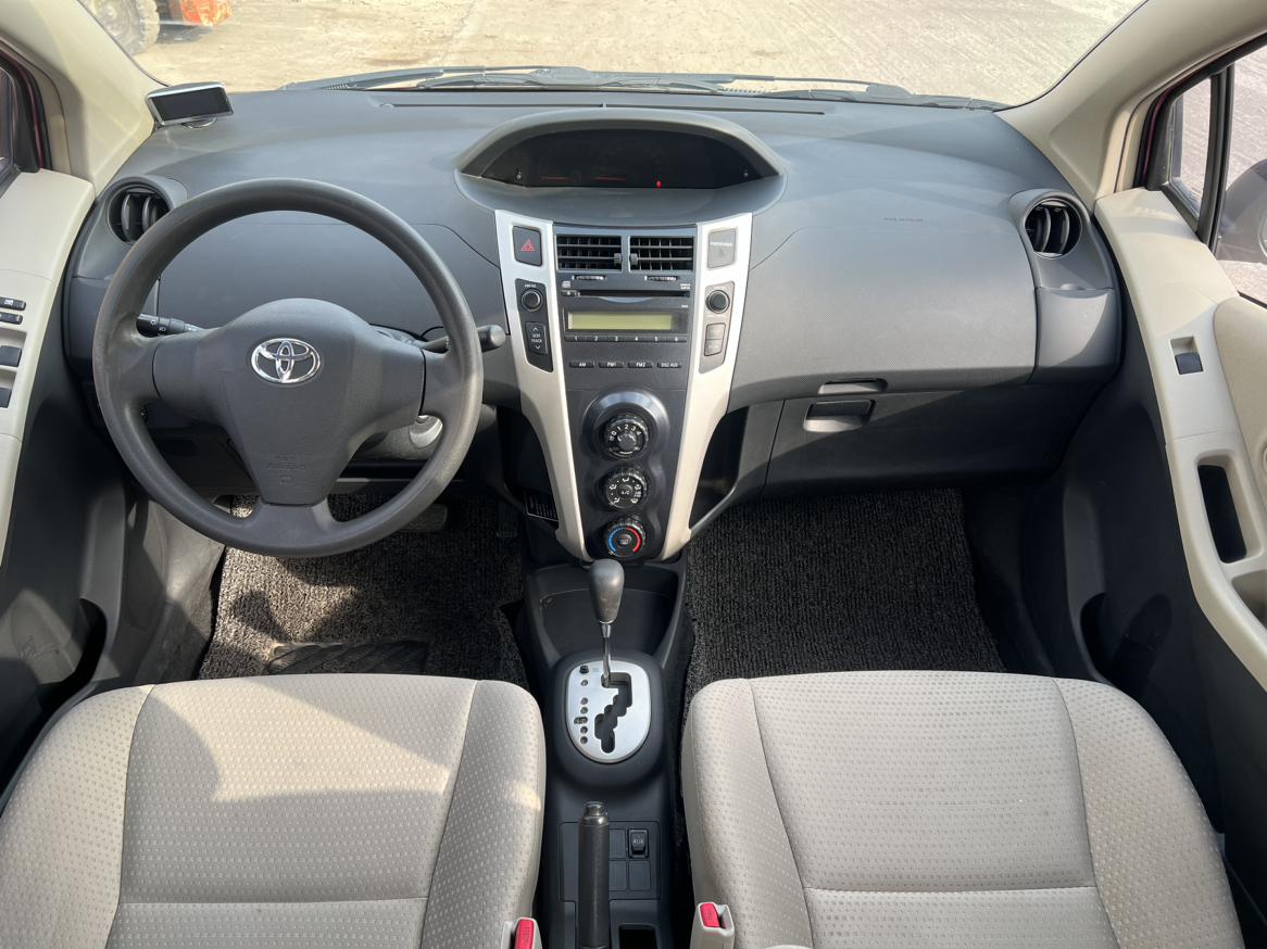 Toyota Yaris 2012 thumb 7