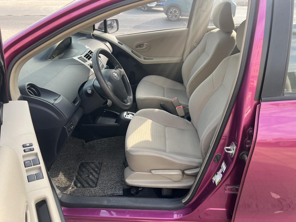 Toyota Yaris 2012 thumb 11