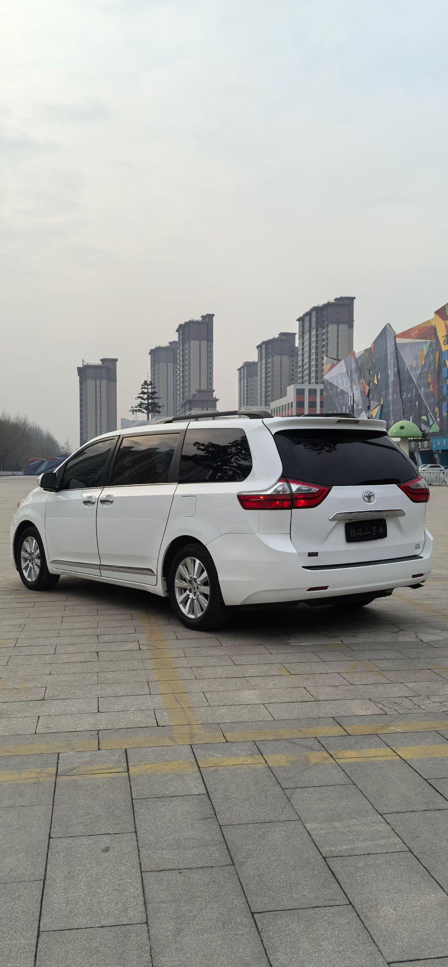 Toyota Sienna 2017 thumb 2