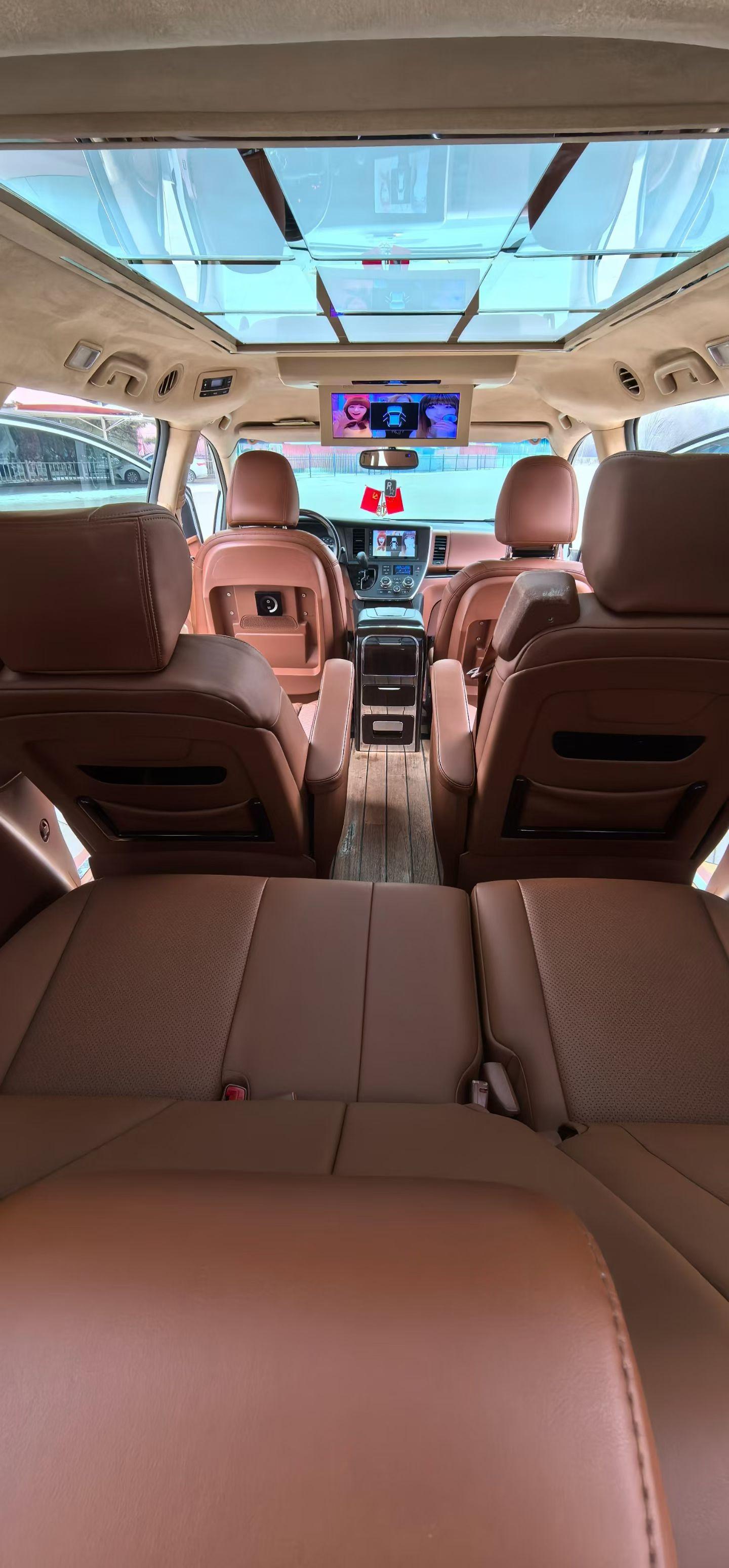 Toyota Sienna 2017 thumb 4