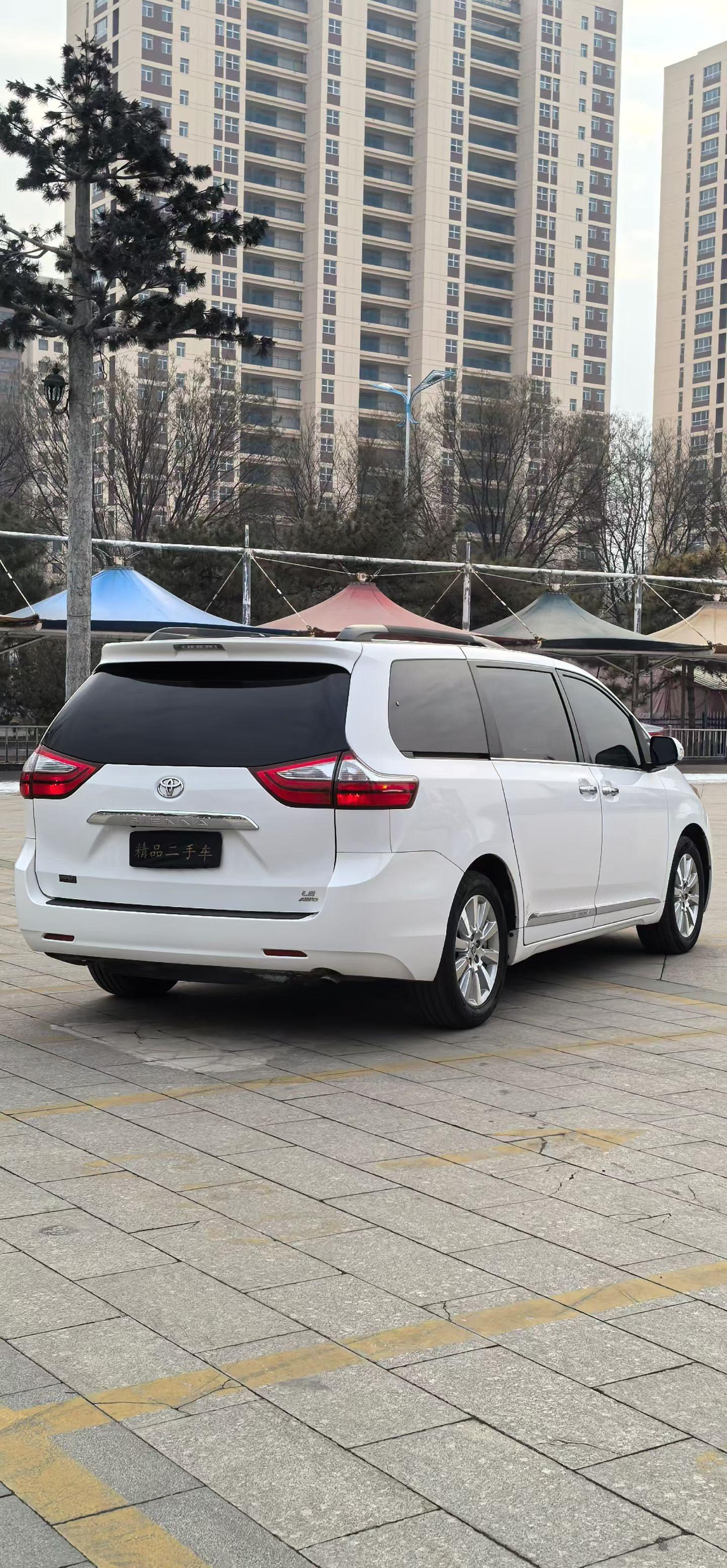 Toyota Sienna 2017 thumb 6