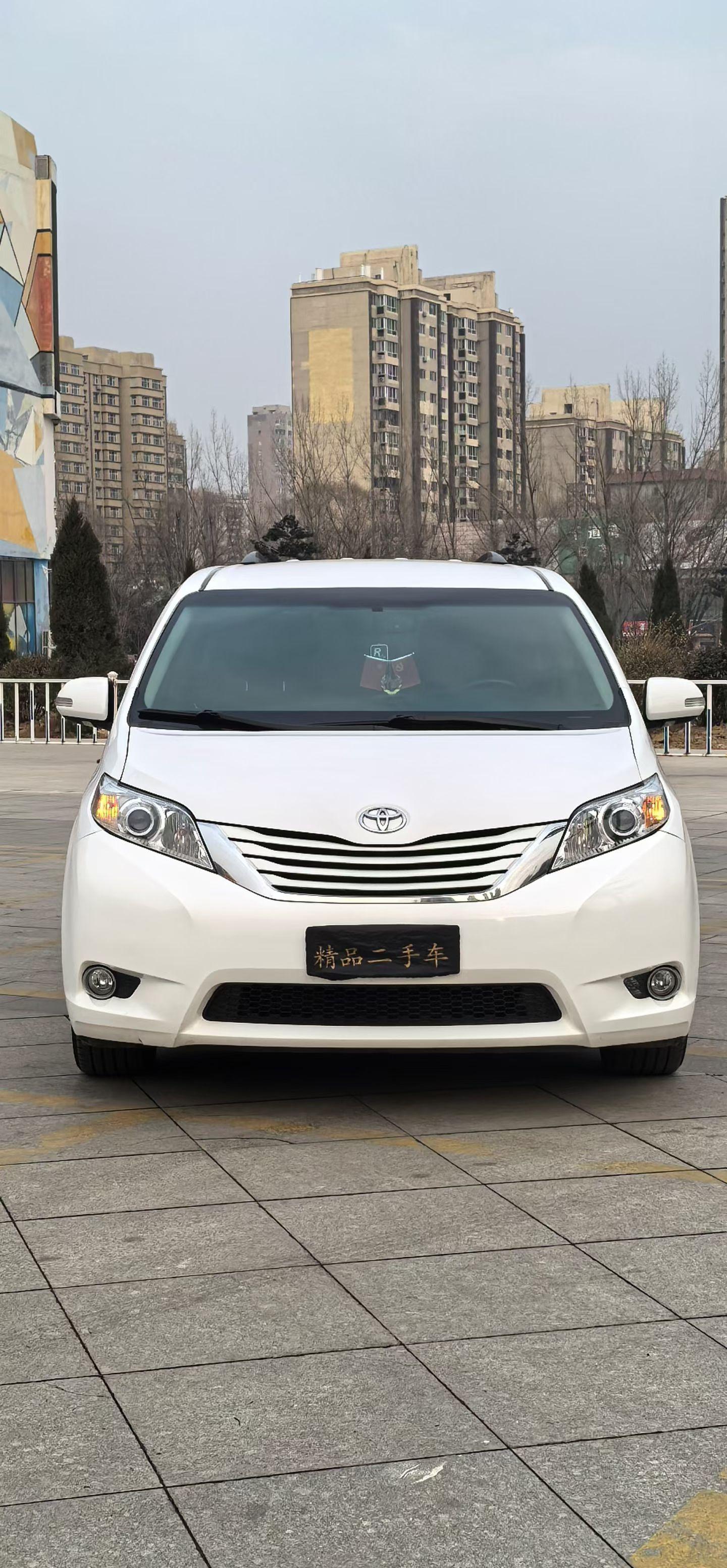 Toyota Sienna 2017 thumb 9