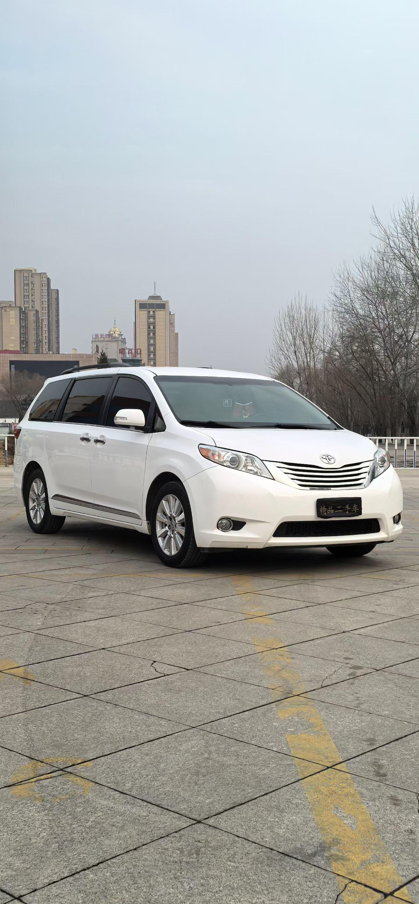 Toyota Sienna 2017 thumb 10