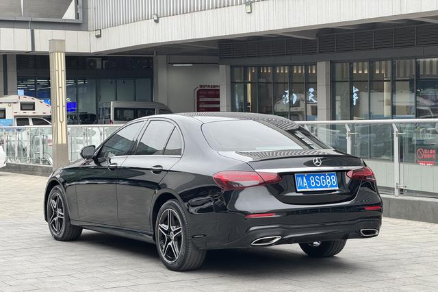 Mercedes-Benz E-Class 2022 thumb 3