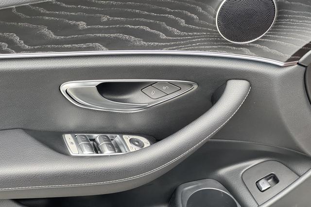 Mercedes-Benz E-Class 2022 thumb 11