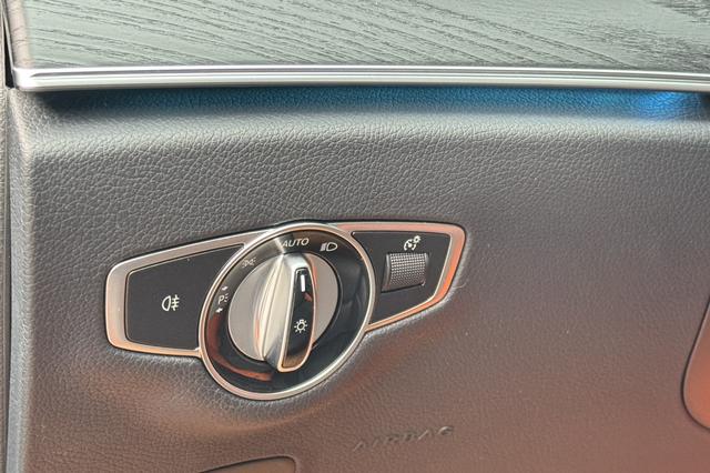 Mercedes-Benz E-Class 2022 thumb 12