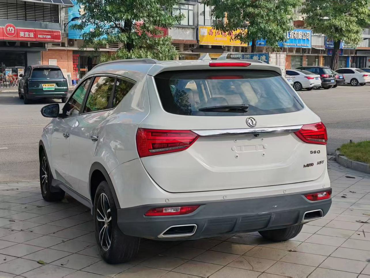 Dongfeng Fengon 580 2017 thumb 2