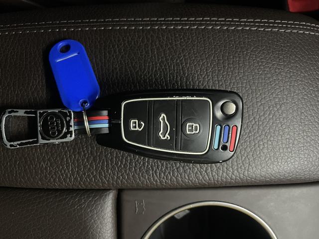 Audi Q7 2015 thumb 9